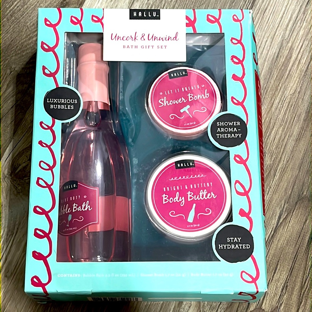 NIB 3 piece bath set